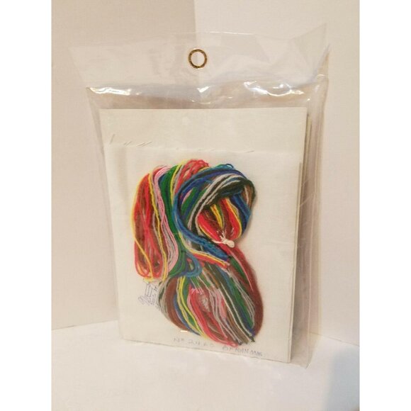 Moppets Warmin' The Bench Vogart Crafts Crewel Creative Stitchery Kit Football - Picture 5 of 5